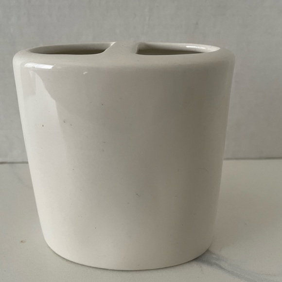 Rae Dunn Ceramic Brush Holder - Picture 3 of 4